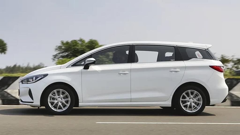 Toyota Innova self drive car rental Coimbatore — DriveMyCarz